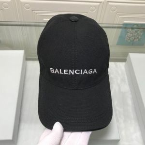 Balenciaga Logo Embroidered Cap In Black